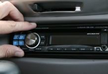 Jalisco and Querétaro apply this fine to drivers who play music at full volume in their cars.